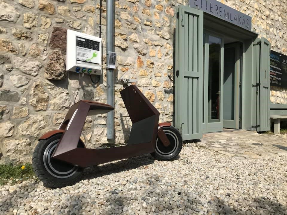 Servo Linda elektromos moped